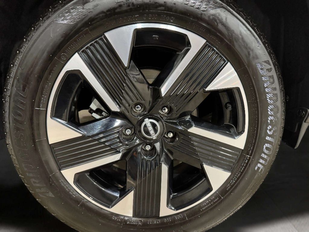 Certified Used 2025 Gun Metallic Nissan SR image 21
