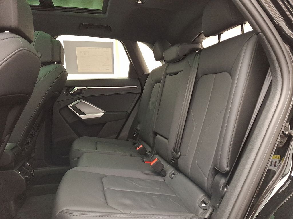 Thumbnail: 2025 Audi Q3 - 9