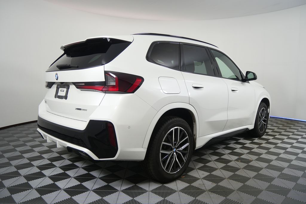 Thumbnail: 2023 BMW X1 - 3