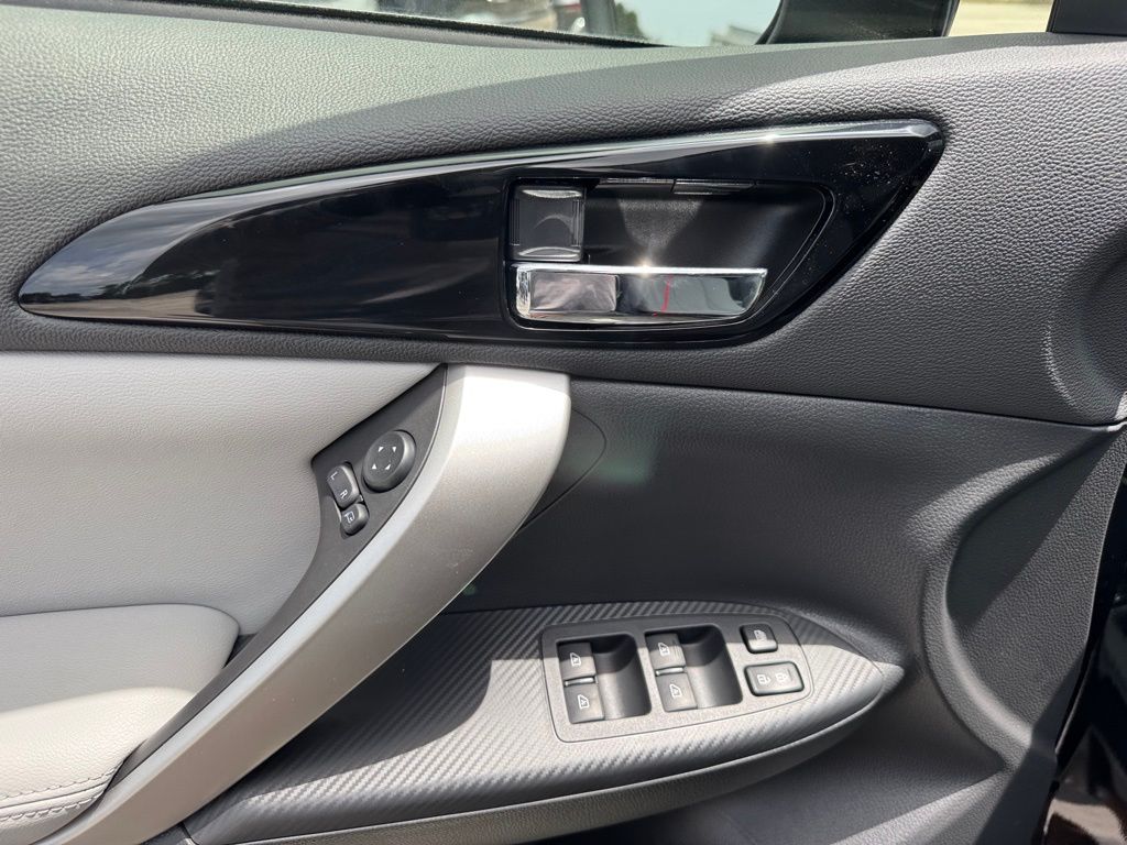 2025 Mitsubishi Eclipse Cross SEL photo 24