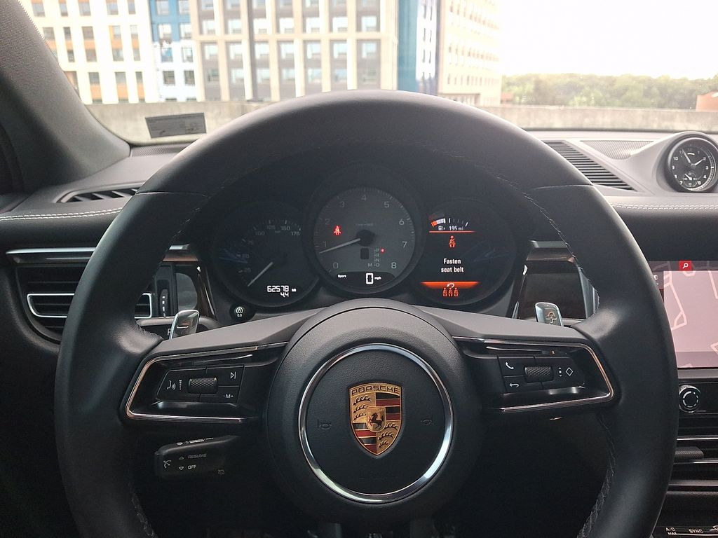 Thumbnail: 2022 Porsche Macan - 21