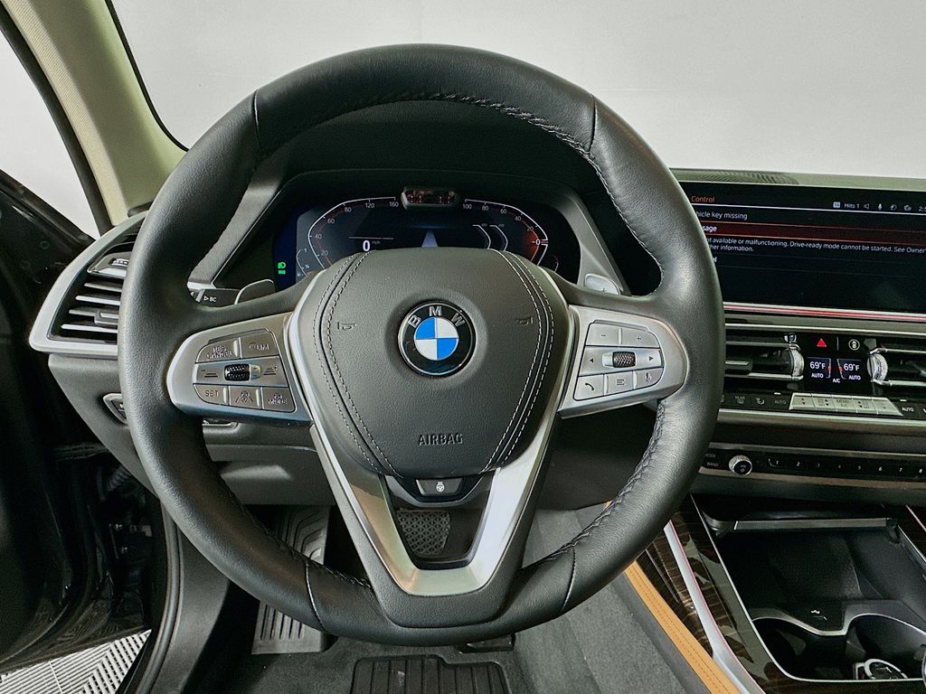 Thumbnail: 2021 BMW X7 - 11