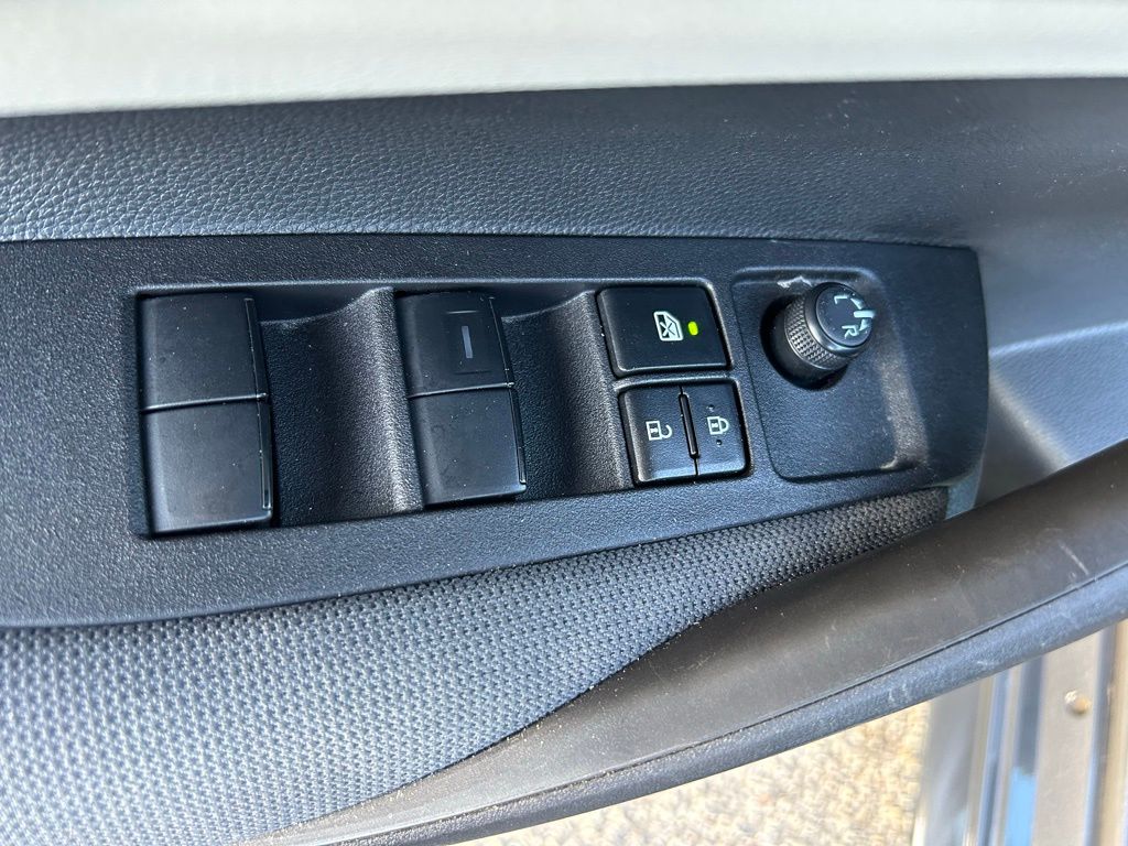 Thumbnail: 2025 Toyota Corolla - 17