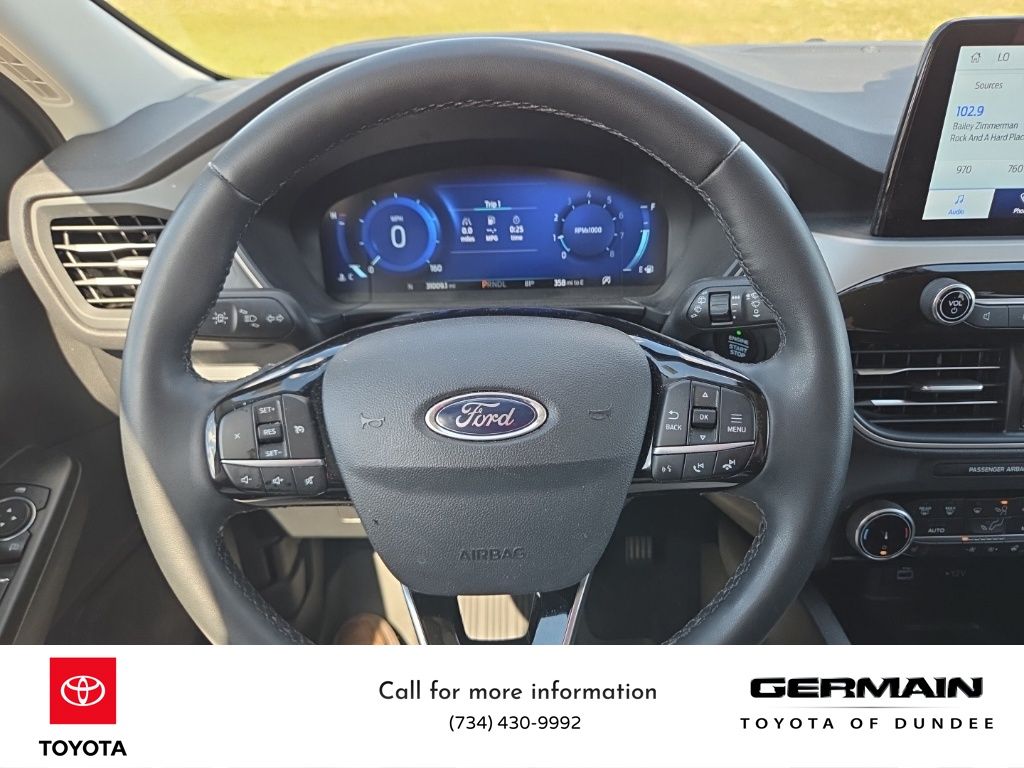 2022 Ford Escape SEL photo 23