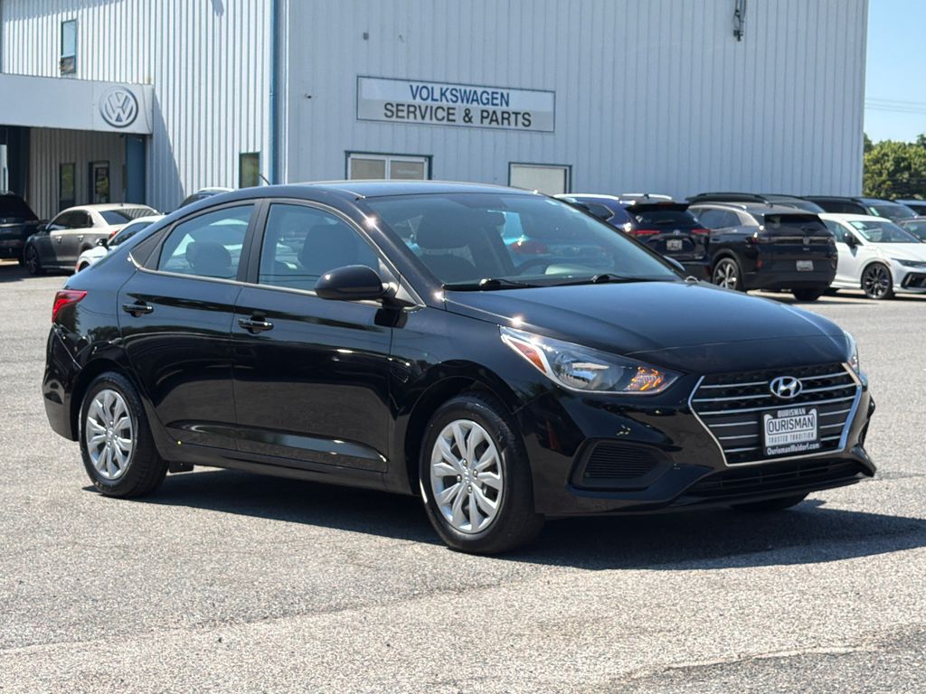 Black 2022 Hyundai Accent SE FWD Sedan Front-Wheel Drive Continuously Variable Transmission