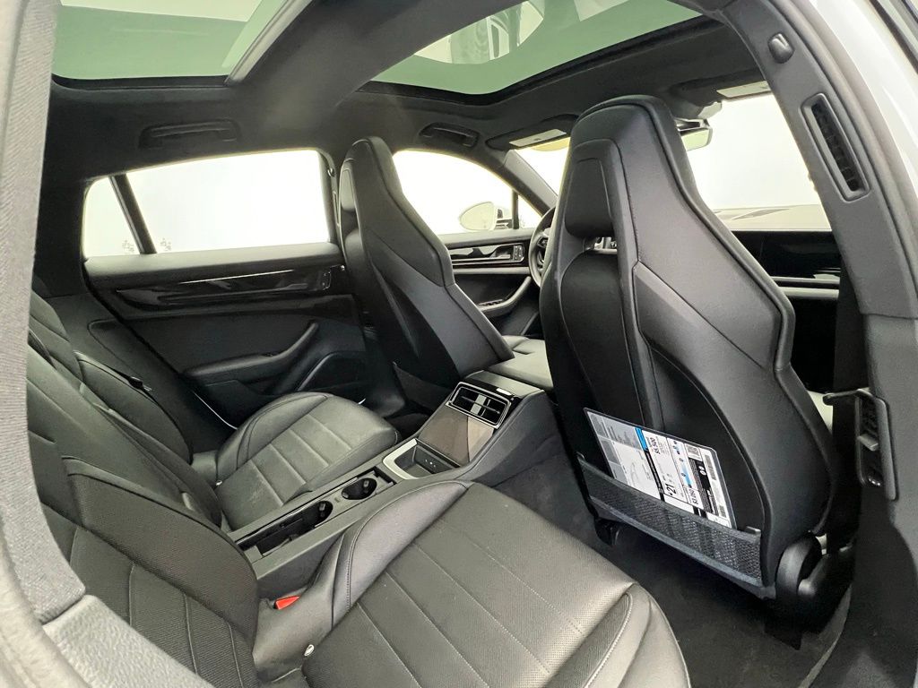 Thumbnail: 2024 Porsche Panamera - 16
