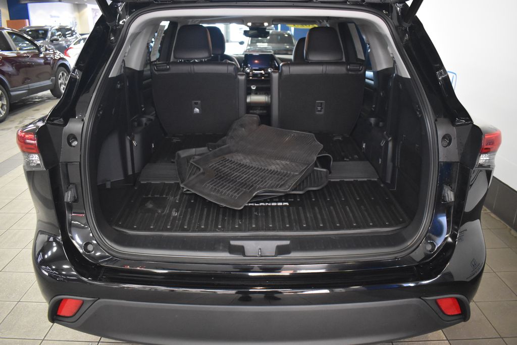 Thumbnail: 2023 Toyota Highlander - 5