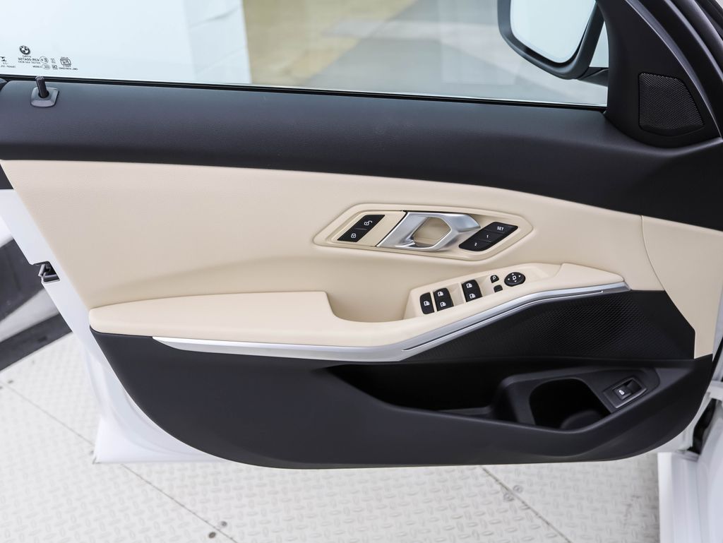 Thumbnail: 2025 BMW 3 Series - 10