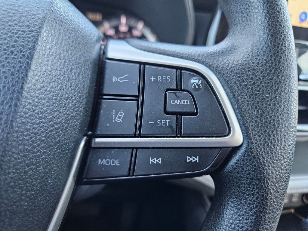 Thumbnail: 2023 Toyota Highlander - 19