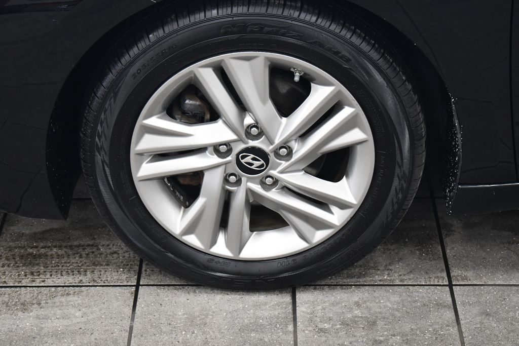 Thumbnail: 2019 Hyundai Elantra - 13