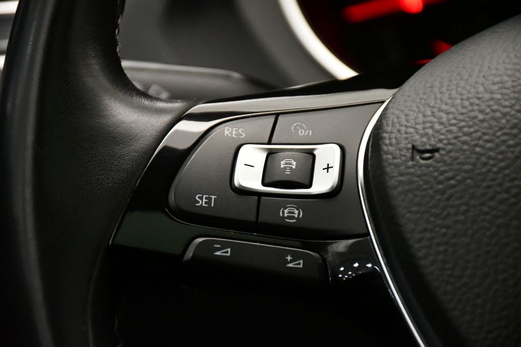 Thumbnail: 2021 Volkswagen Tiguan - 24