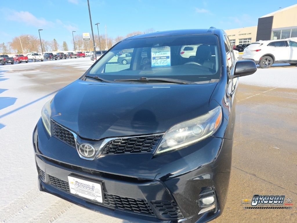 Midnight Black Metallic 2019 Toyota Sienna SE 8-Passenger FWD Minivan Front-Wheel Drive 8-Speed Automatic