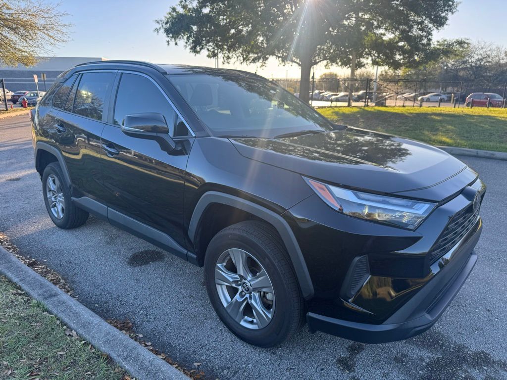 2022 Toyota RAV4 XLE 7