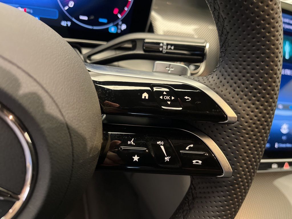 Thumbnail: 2025 Mercedes-Benz GLC - 15