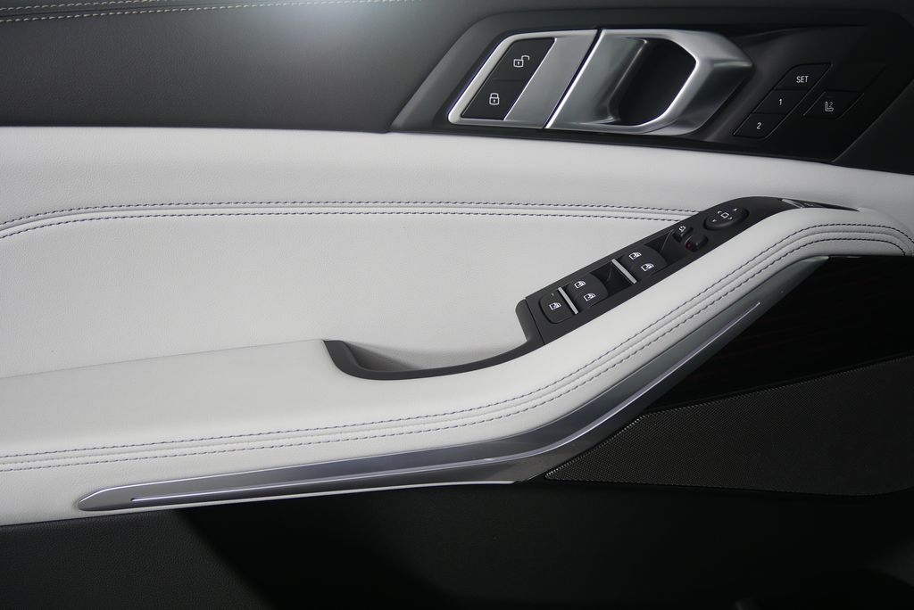 Thumbnail: 2026 BMW X5 - 9