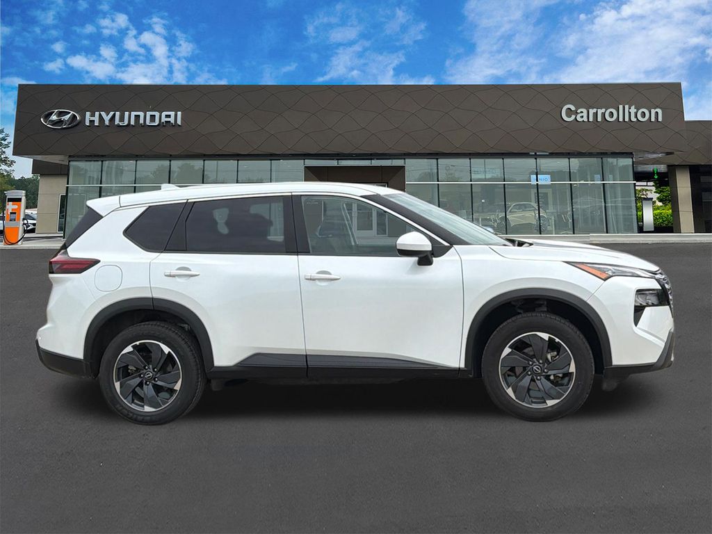 Used 2025 White Nissan SV image 4