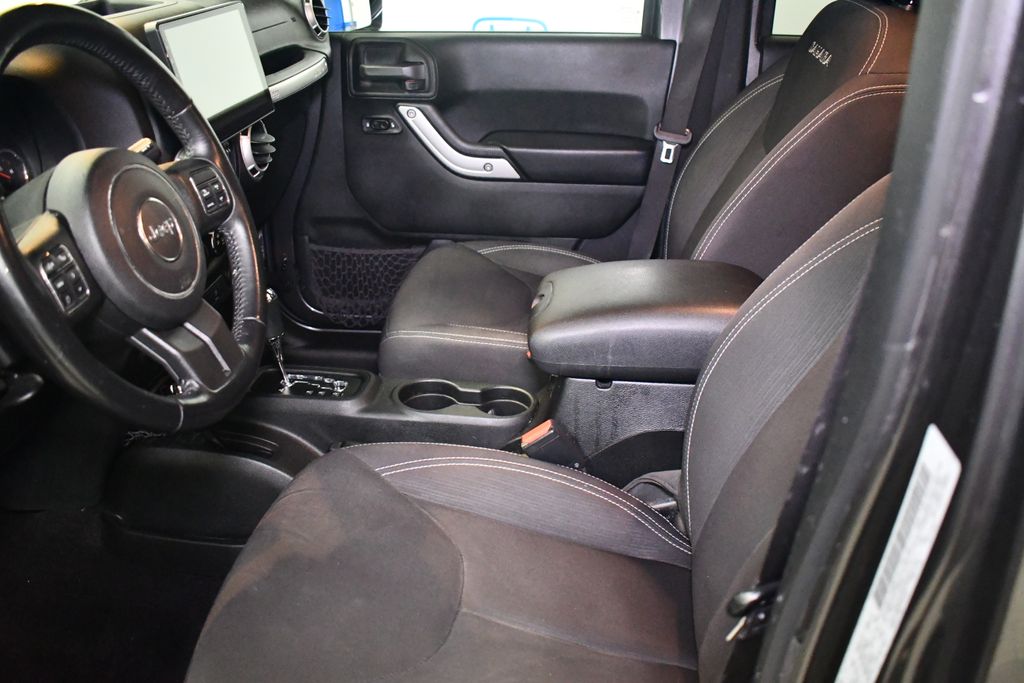 Thumbnail: 2017 Jeep Wrangler - 22