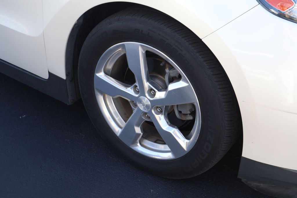 Thumbnail: 2014 Chevrolet Volt - 5
