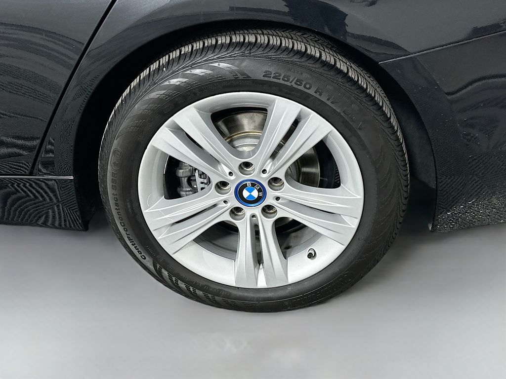 2018 BMW 3 Series 330e iPerformance 32