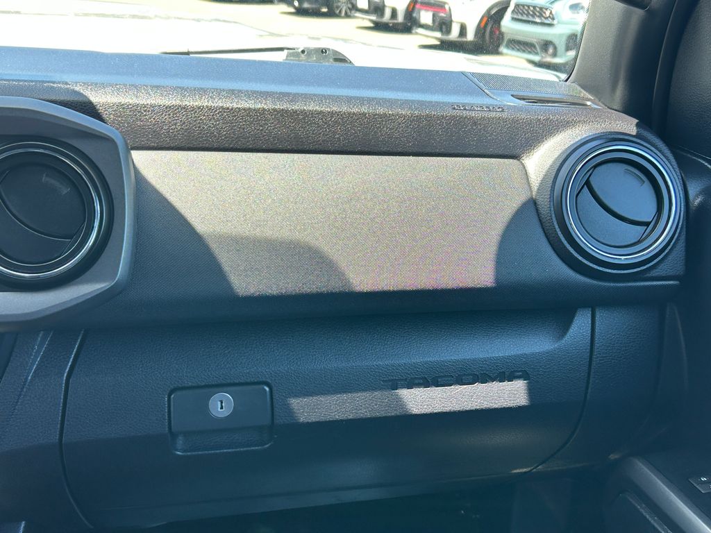 Thumbnail: 2019 Toyota Tacoma - 24