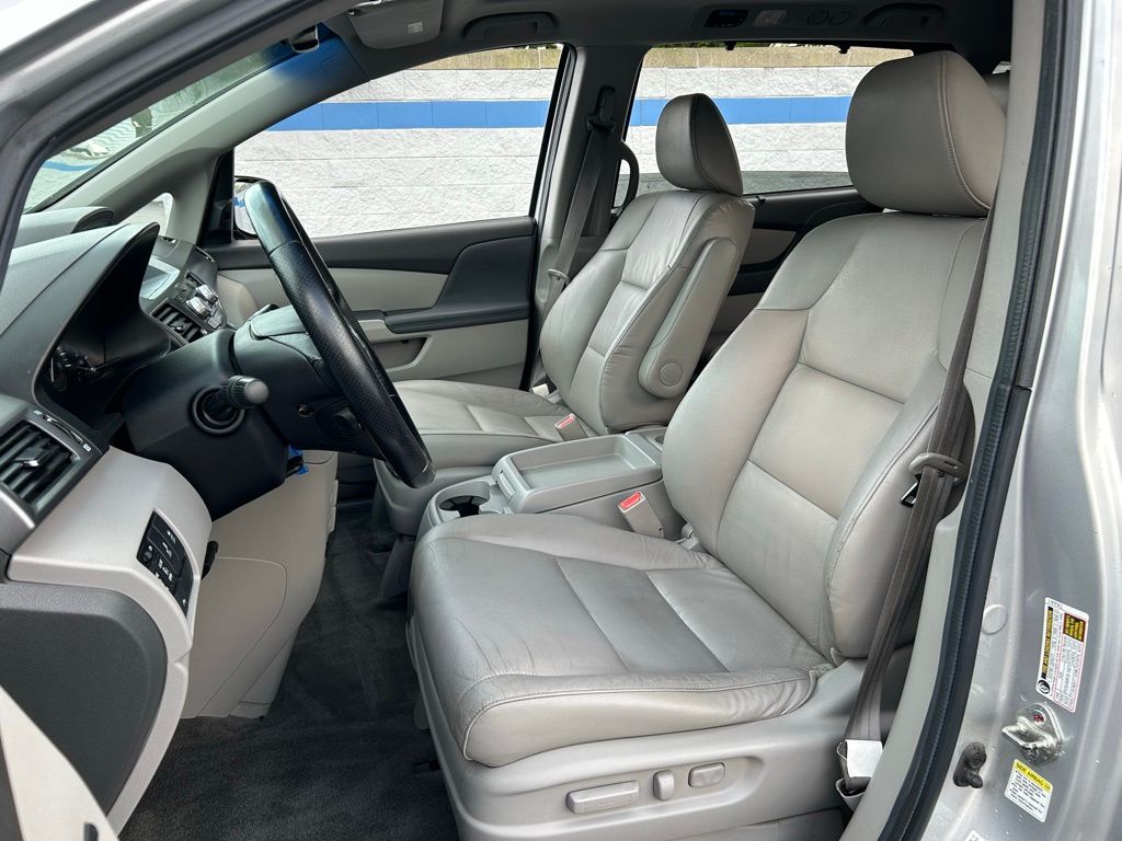 Thumbnail: 2012 Honda Odyssey - 18
