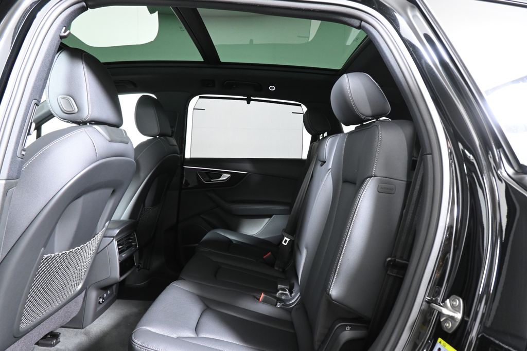 Thumbnail: 2026 Audi Q7 - 26