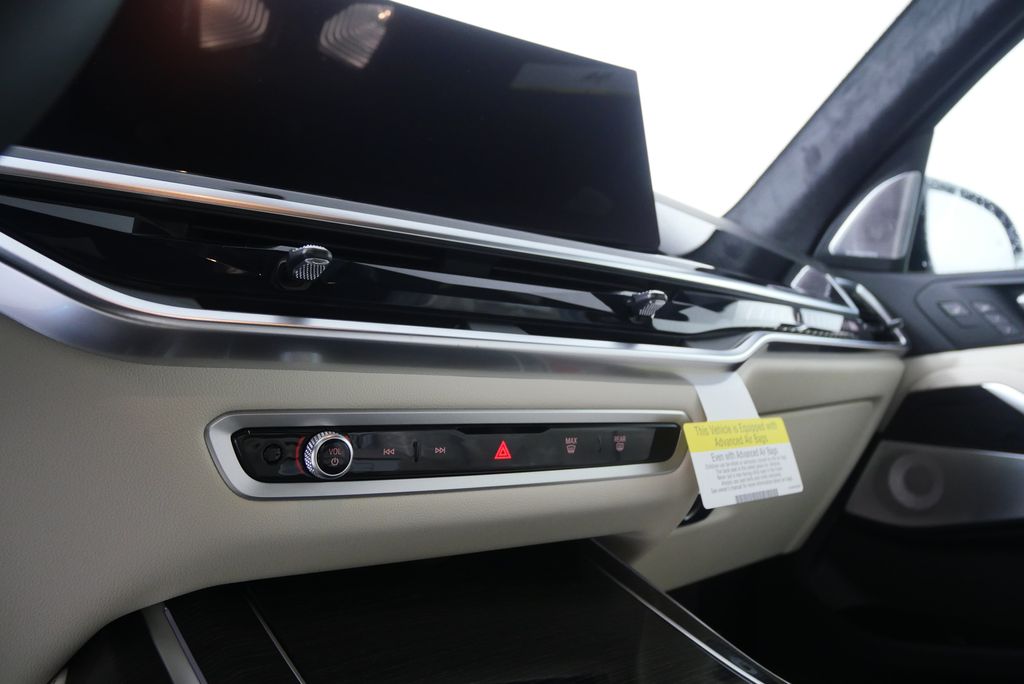 Thumbnail: 2026 BMW X7 - 23