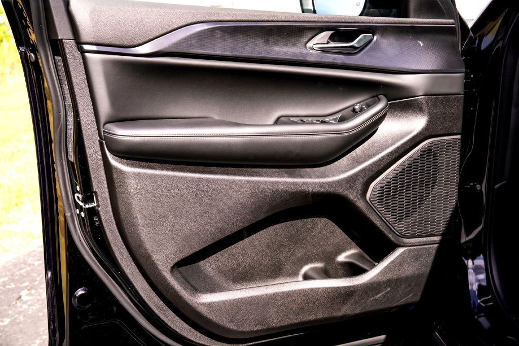 New Car 2025 Jeep Grand Cherokee  Laredo X For Sale Under $40,000 In Taylor, Texas