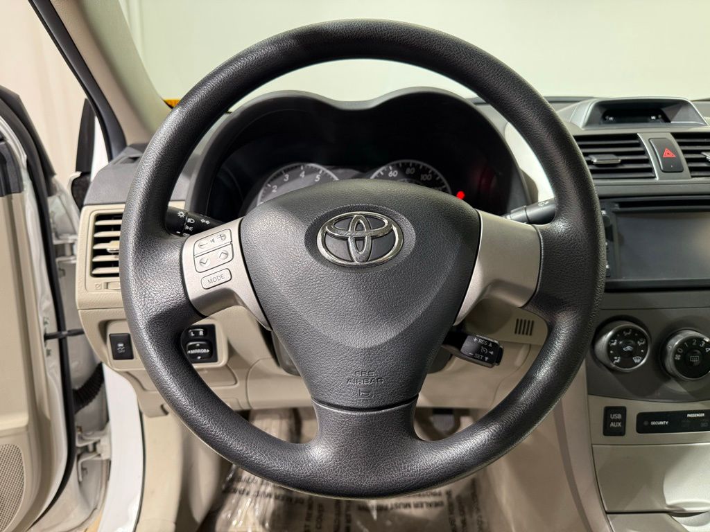 Thumbnail: 2013 Toyota Corolla - 22