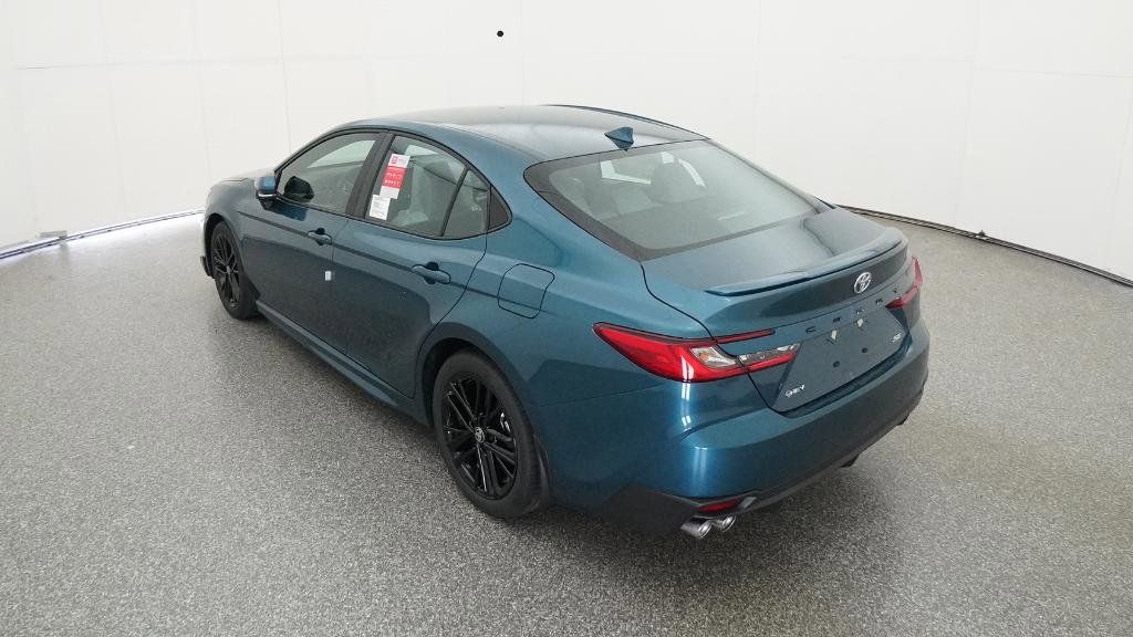 2025 Toyota Camry SE 4