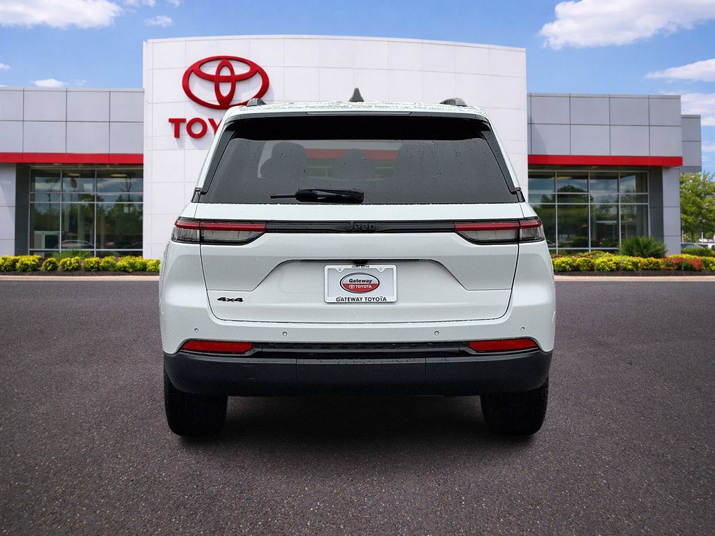 Thumbnail: 2023 Jeep Grand Cherokee - 6