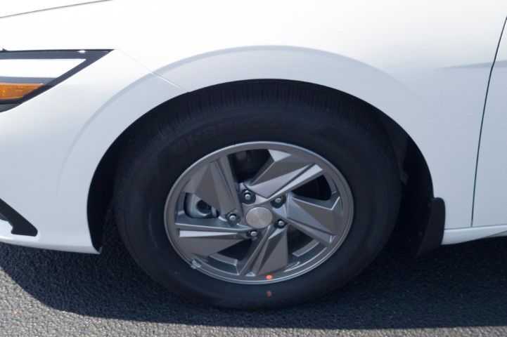 New 2026 White Hyundai SE image 10
