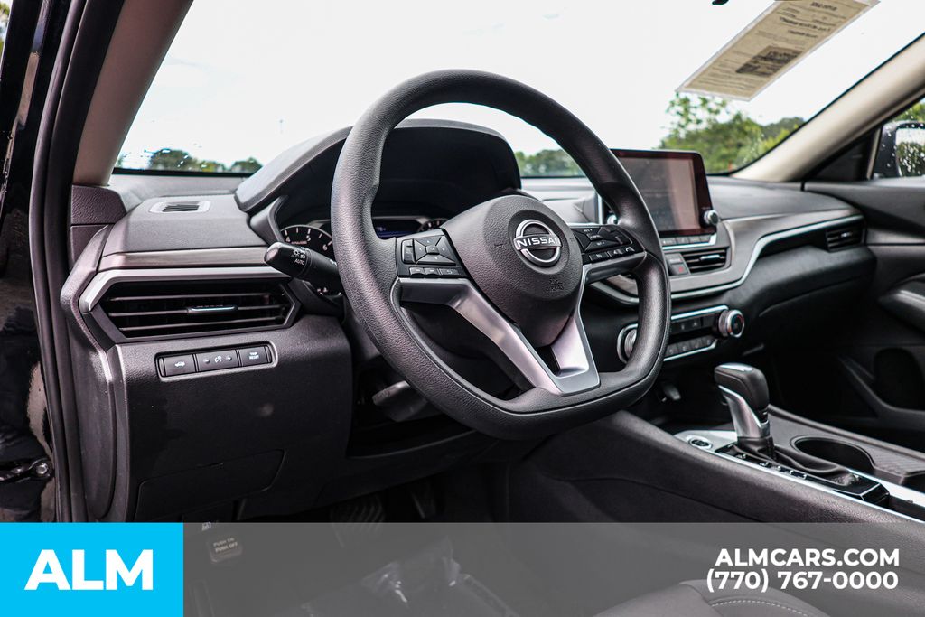 Used 2025 Black Nissan 2.5 SV image 25