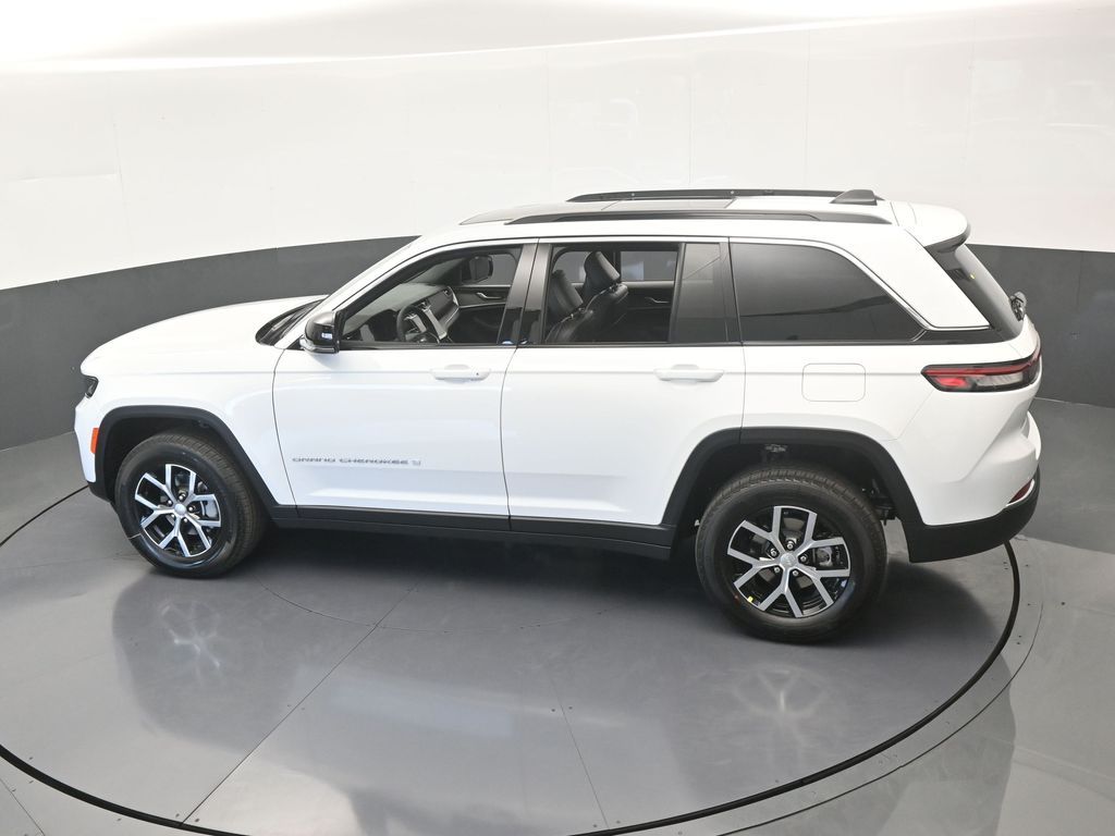 Used 2025 Bright White Clearcoat Jeep Limited image 43