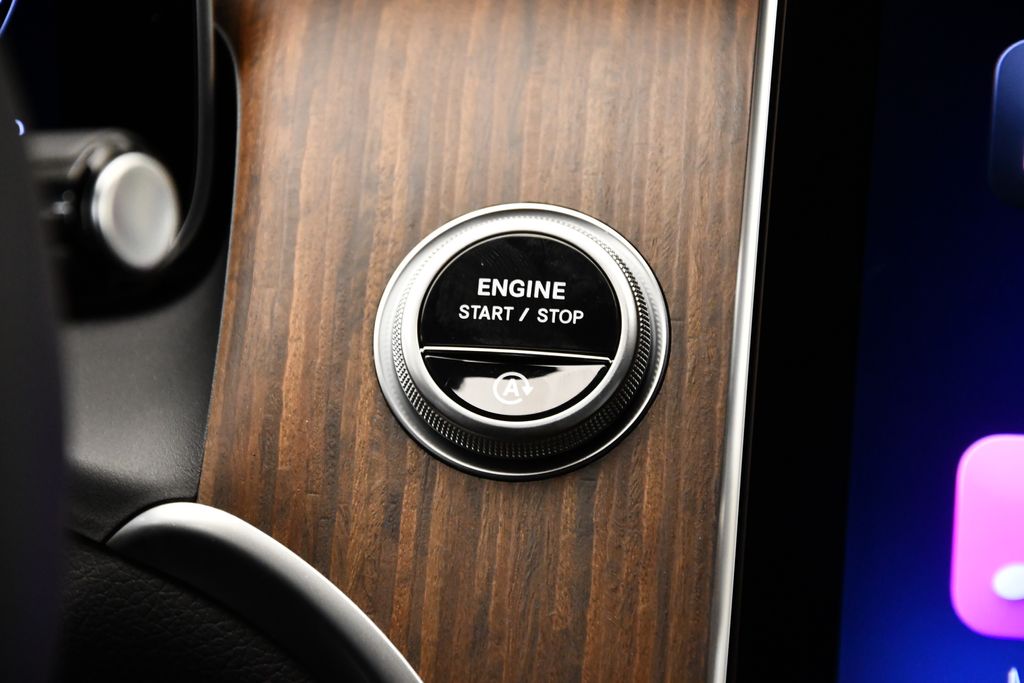 Thumbnail: 2025 Mercedes-Benz GLC - 27