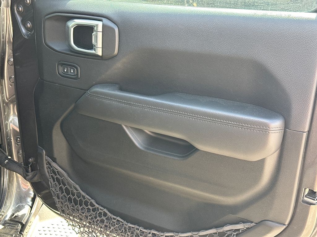 Used 2022 Gray Jeep Unlimited Sahara Altitude image 14