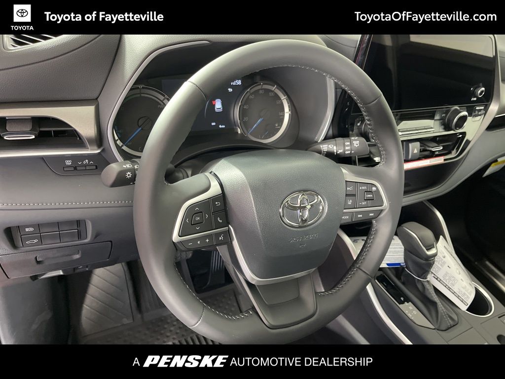 Thumbnail: 2025 Toyota Highlander - 30