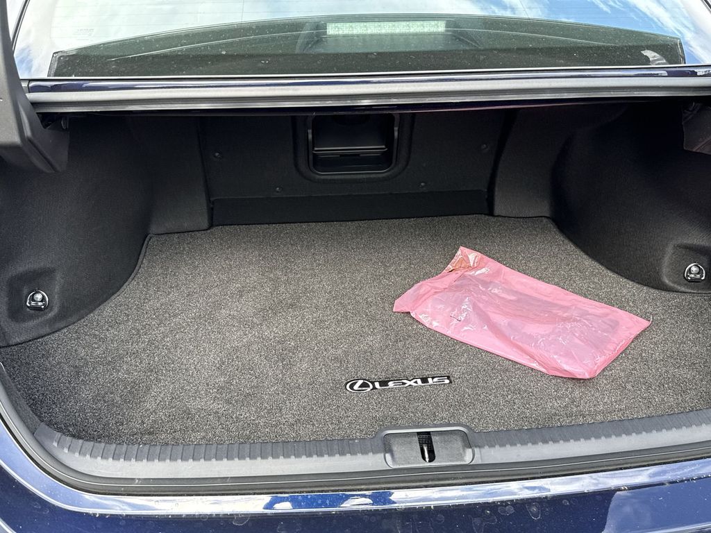 Thumbnail: 2025 Lexus ES - 13