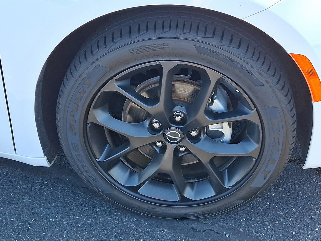 Thumbnail: 2025 Chrysler Pacifica - 8