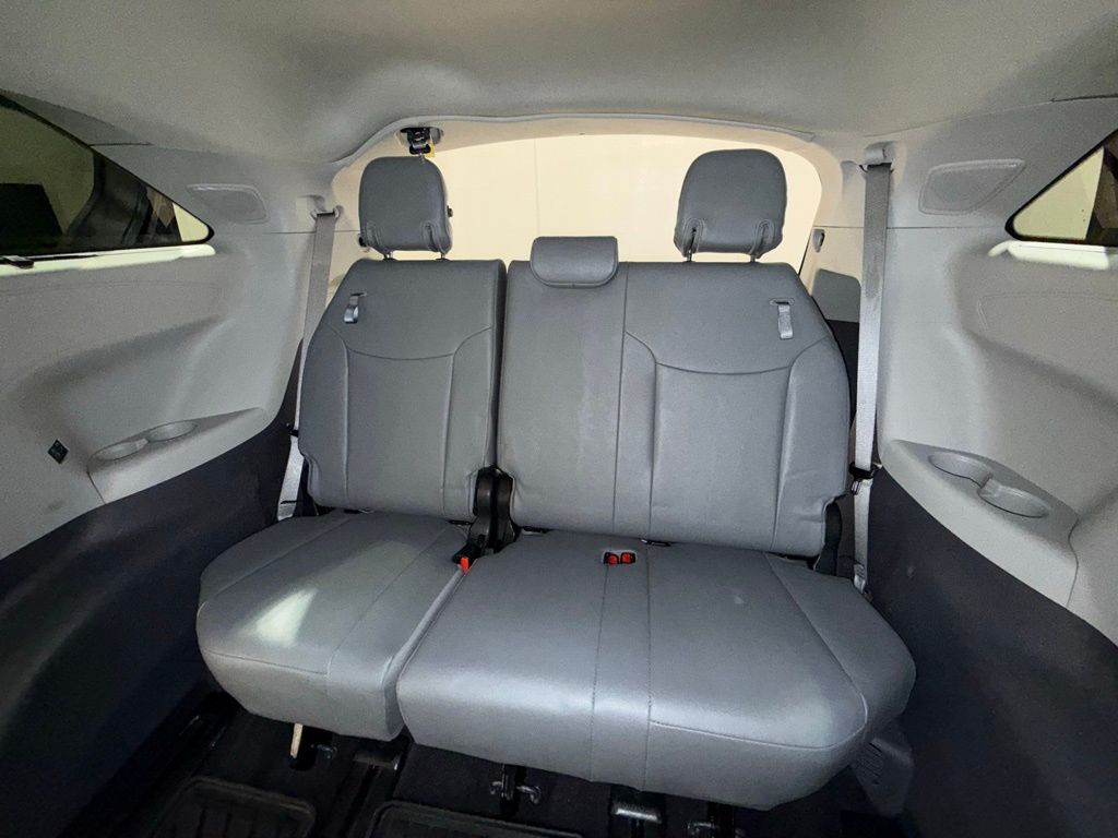 Thumbnail: 2024 Toyota Sienna - 23