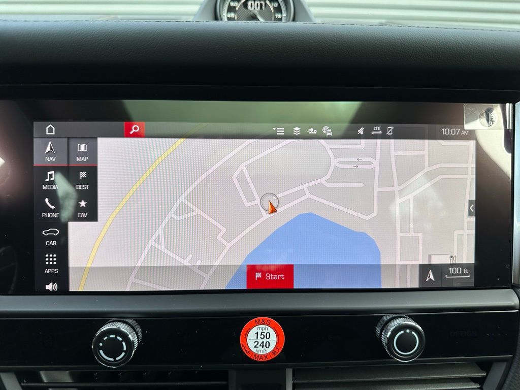 Thumbnail: 2026 Porsche Macan - 31