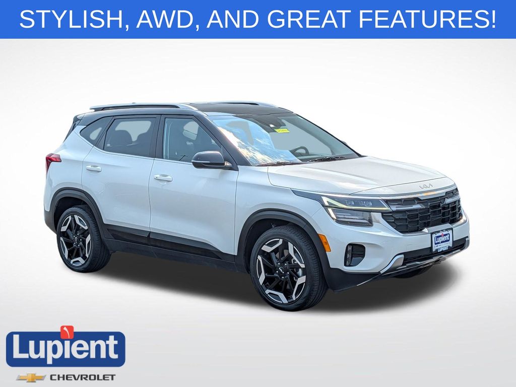 Clear White/Black Roof 2024 Kia Seltos SUV / Crossover All-Wheel Drive 8-Speed Automatic