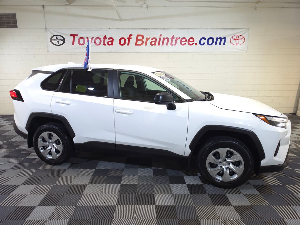 2023 Toyota RAV4 LE