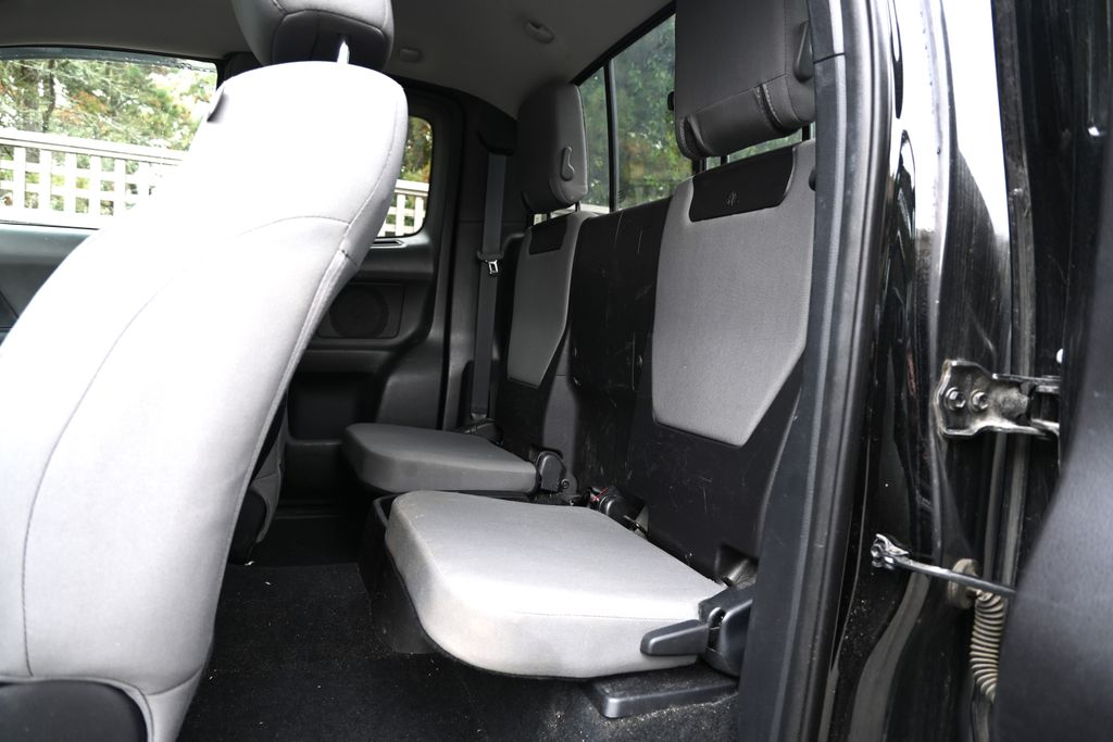 Thumbnail: 2019 Toyota Tacoma - 11