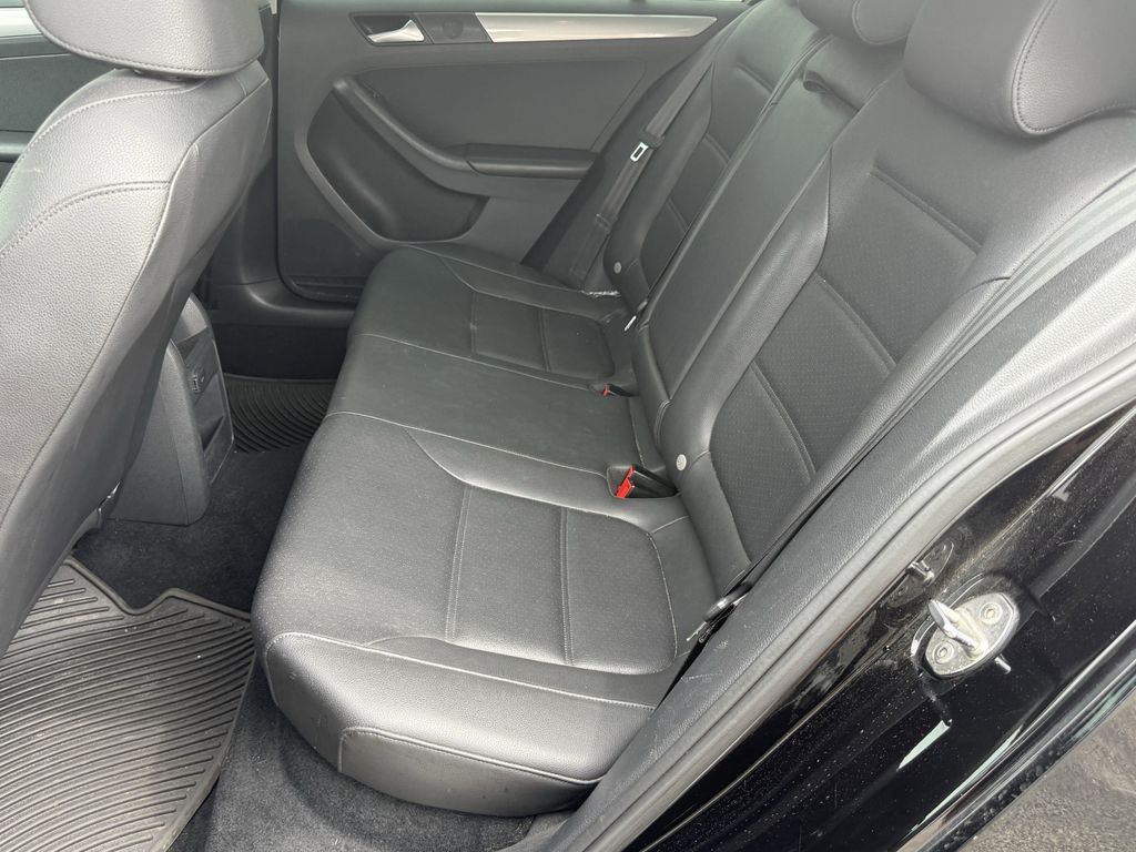 2017 Volkswagen Jetta 1.4T SE Black at Autostrade