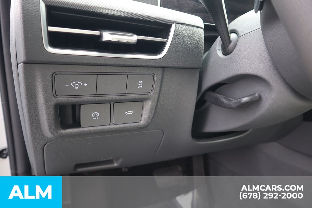 Used 2025 Silver Hyundai SEL image 13