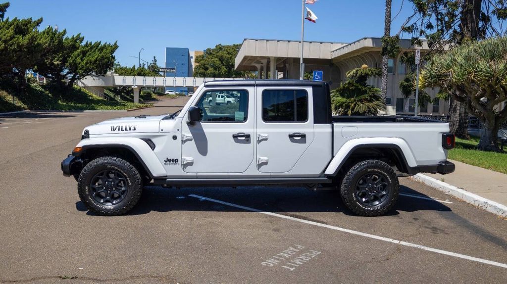 Used 2023 Jeep Gladiator Willys 4D Crew Cab