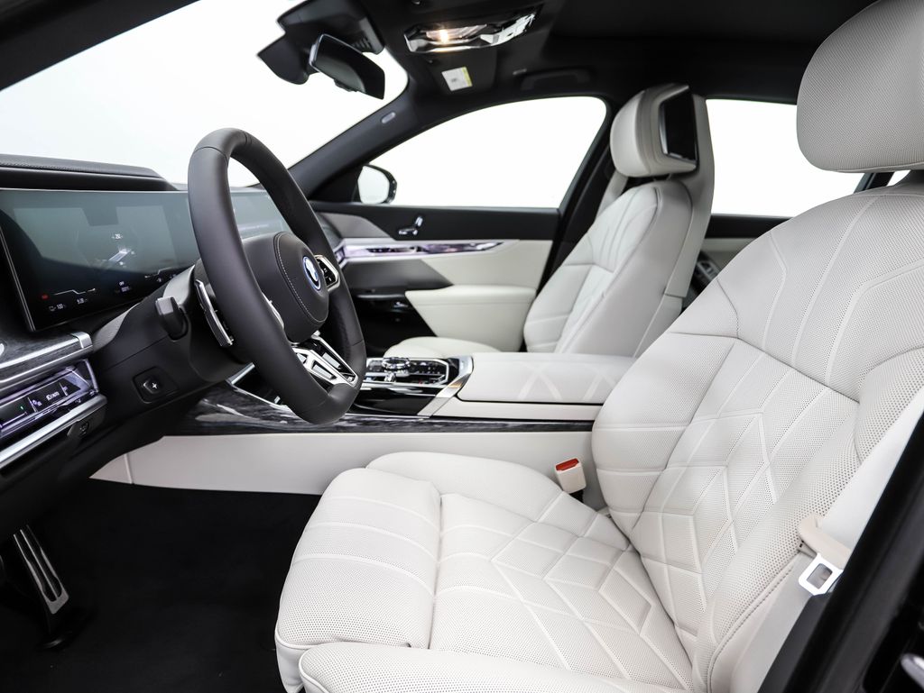 2025 BMW i7 xDrive60 11
