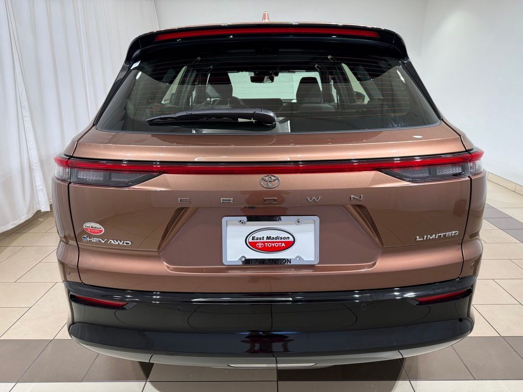 Thumbnail: 2026 Toyota Crown Signia - 4