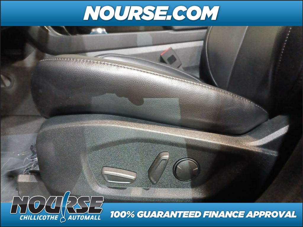 2022 Ford Edge Titanium photo